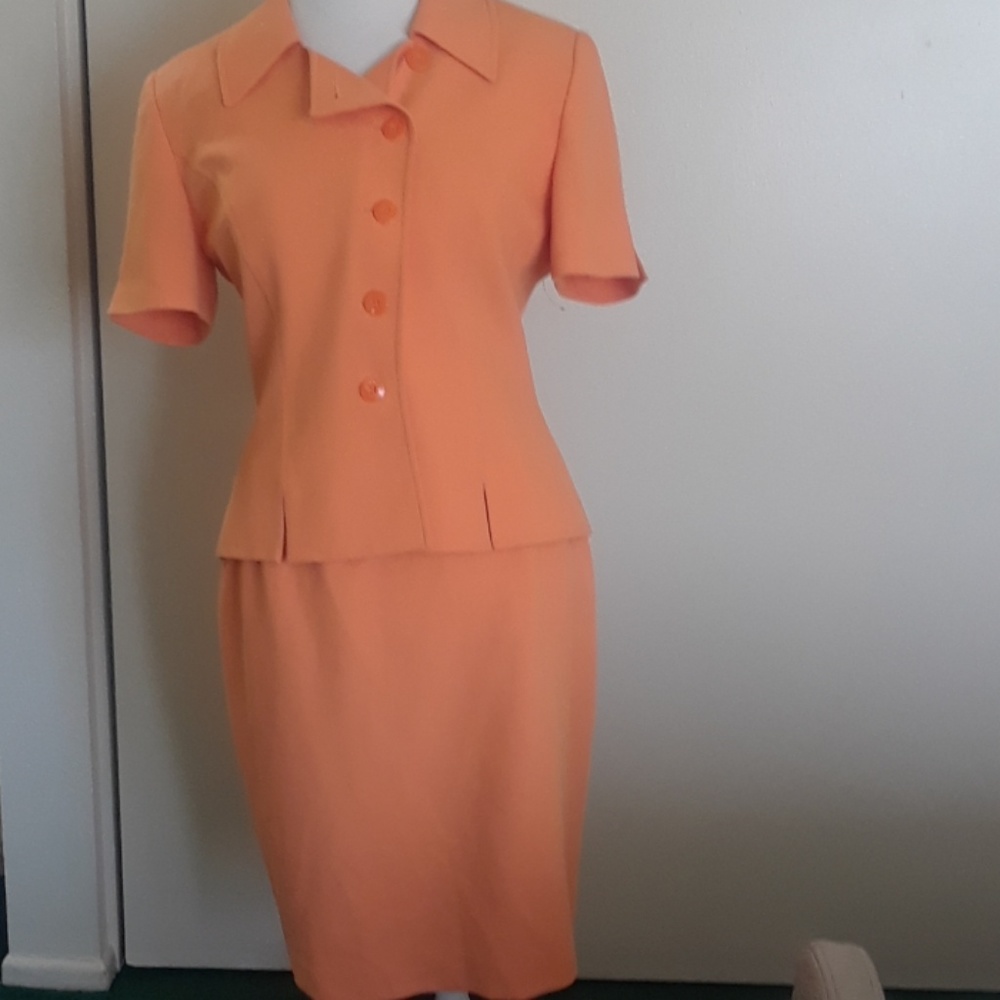 KASPER LADY  SUIT SIZE  10